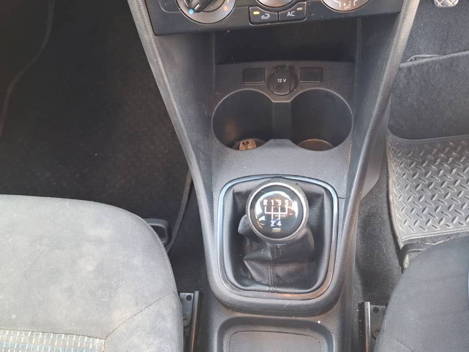 2018 Volkswagen Polo Vivo photo 13