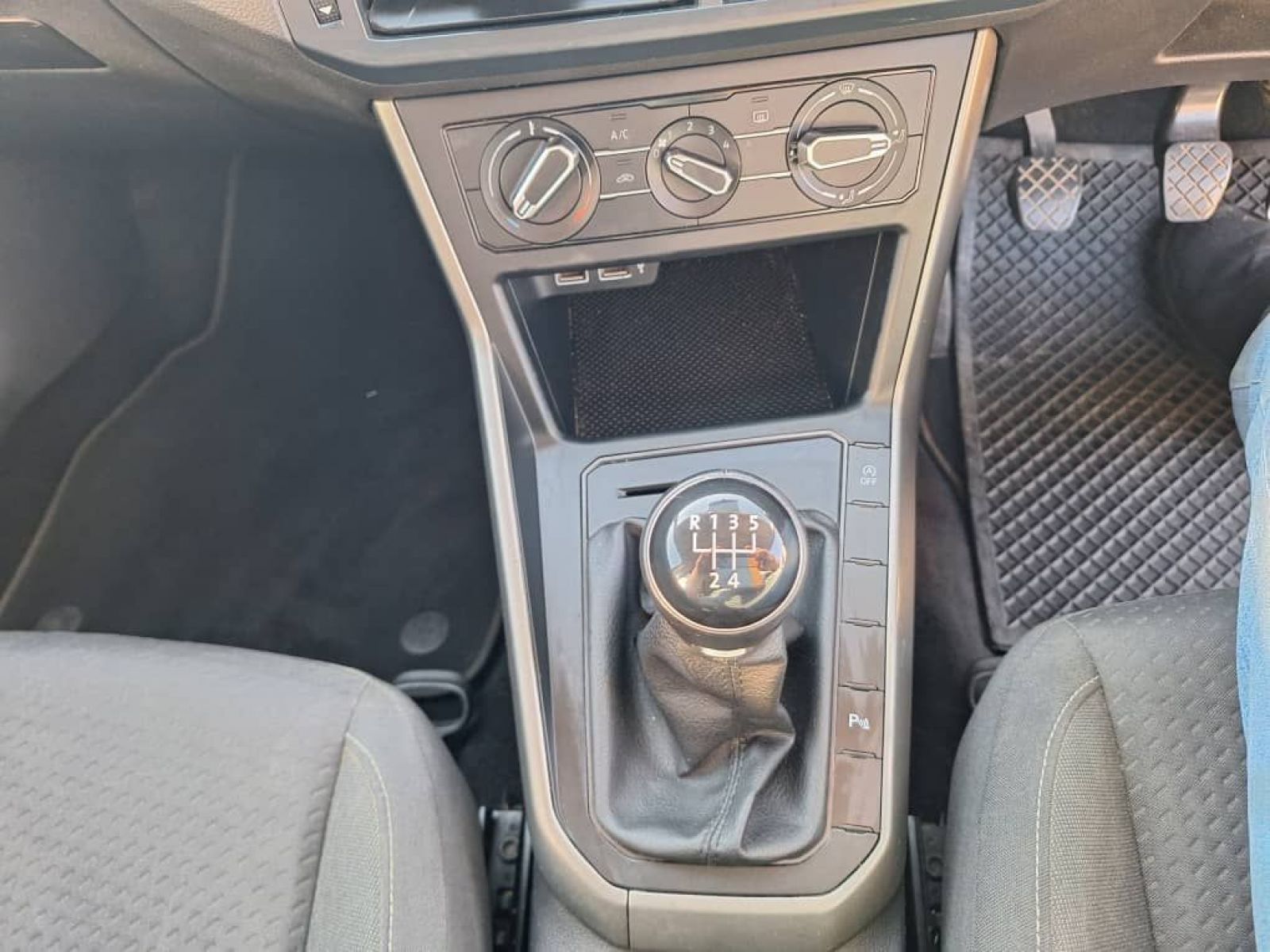 2020 Volkswagen Polo photo 14