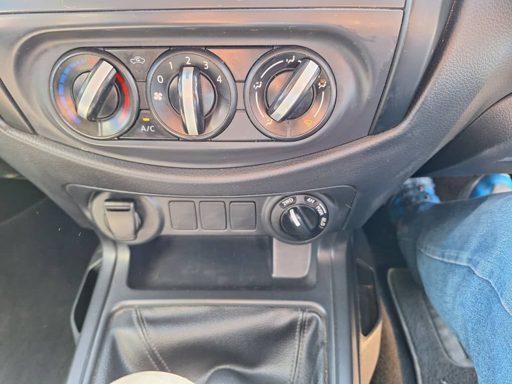 2022 Nissan Navara photo 16