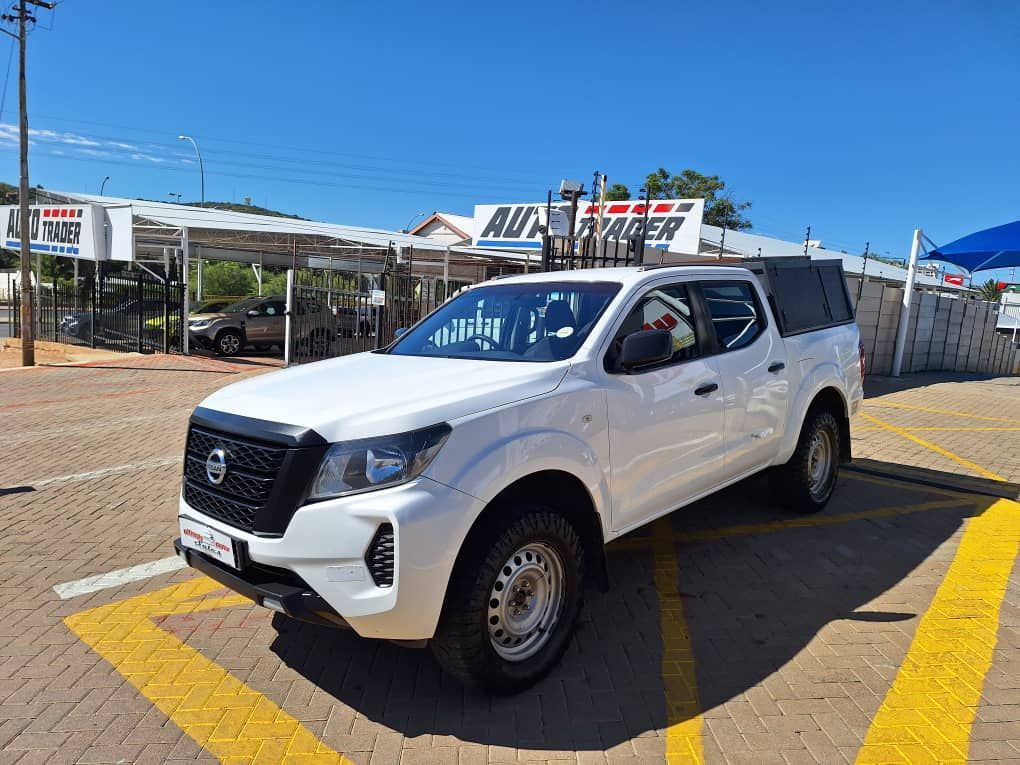 2022 Nissan Navara photo 3