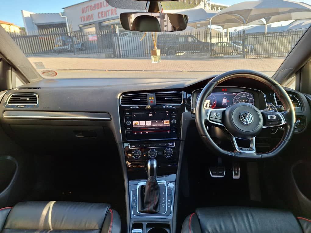 2018 Volkswagen Golf photo 12