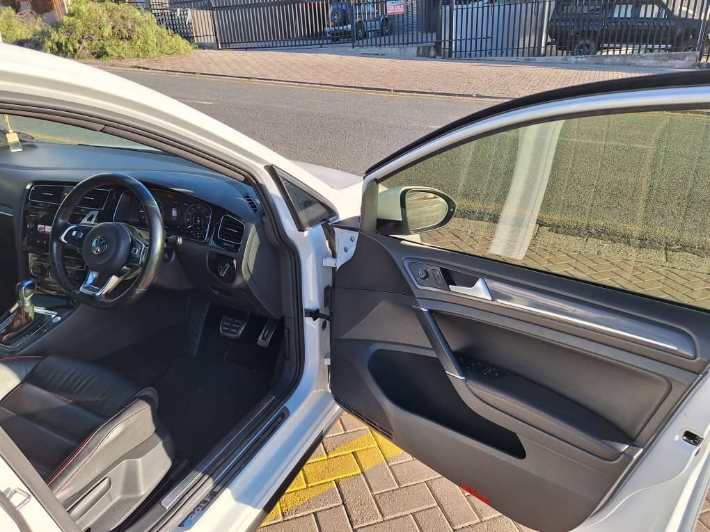 2018 Volkswagen Golf photo 14
