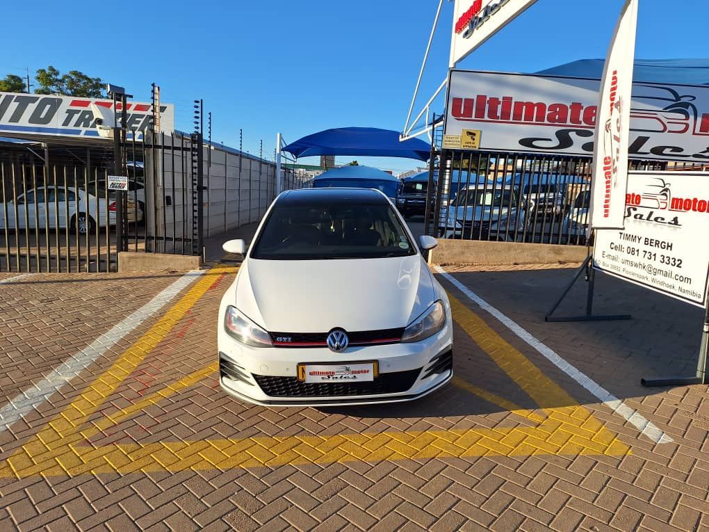 2018 Volkswagen Golf photo 2