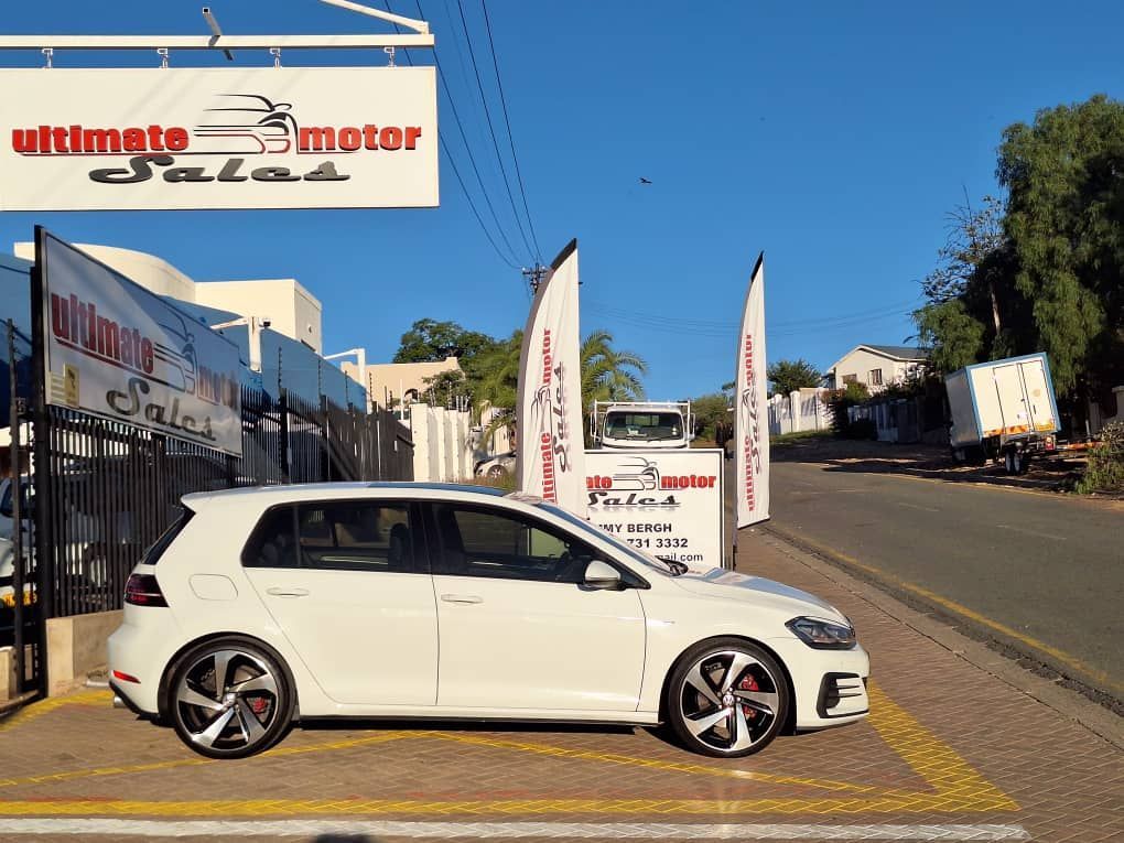 2018 Volkswagen Golf photo 3