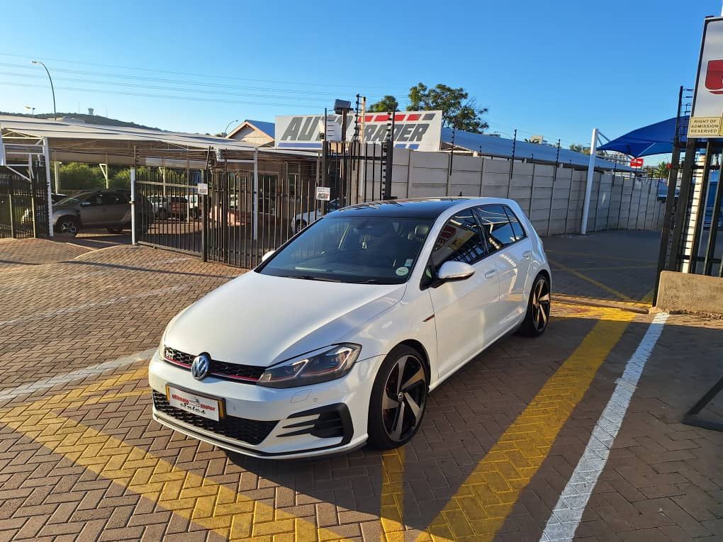 2018 Volkswagen Golf photo 4