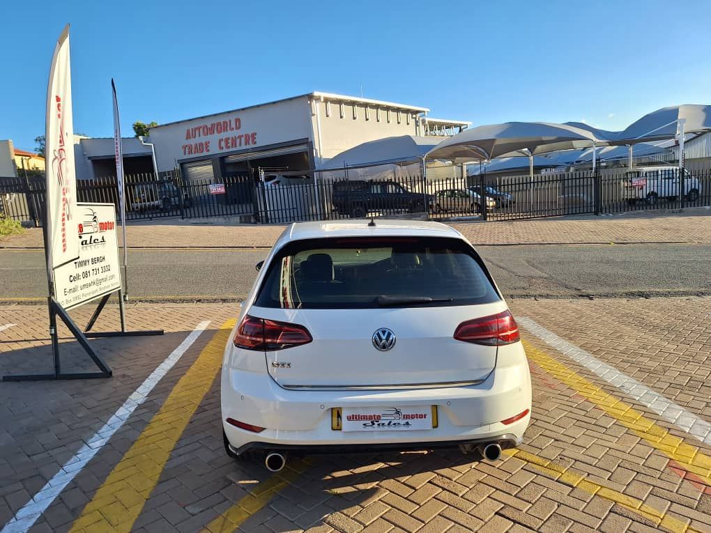2018 Volkswagen Golf photo 8