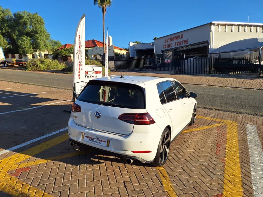 2018 Volkswagen Golf photo 9