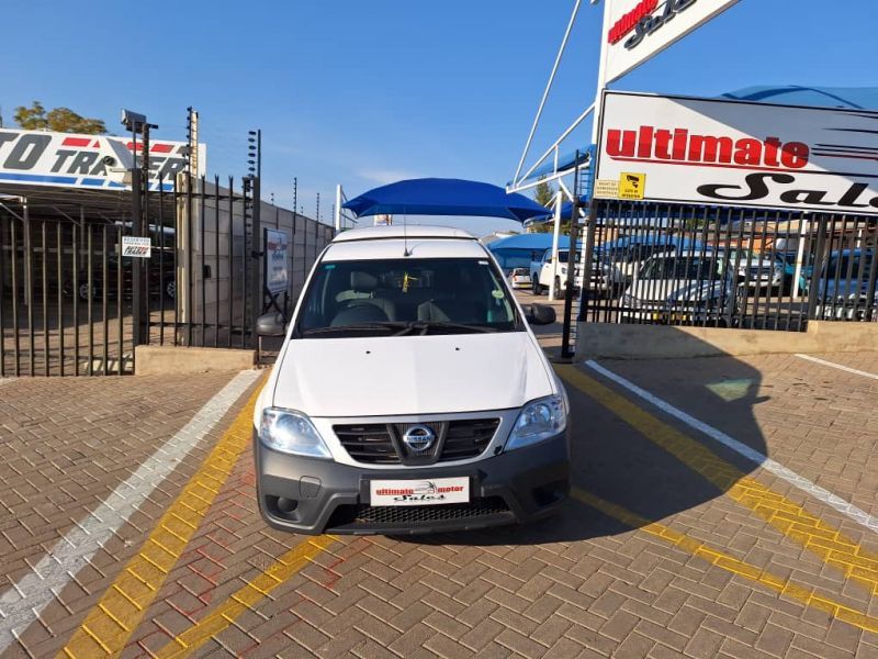 2015 Nissan NP200 photo 2