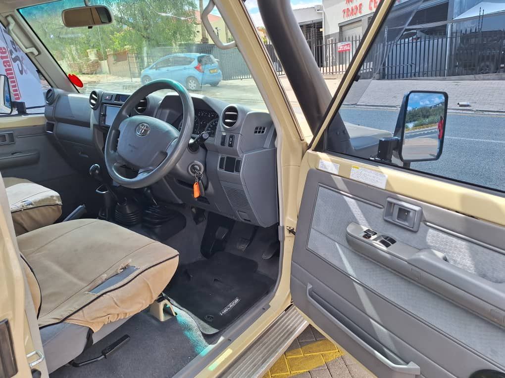 2020 Toyota Land Cruiser photo 11