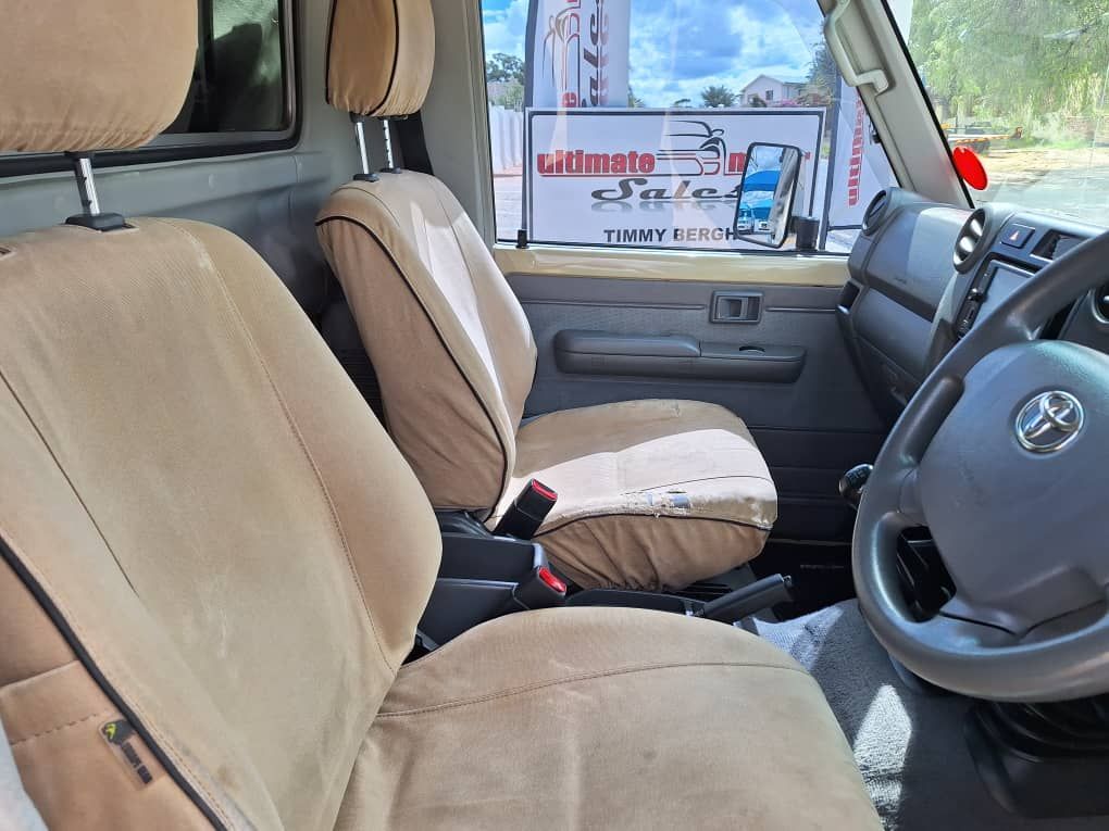 2020 Toyota Land Cruiser photo 12