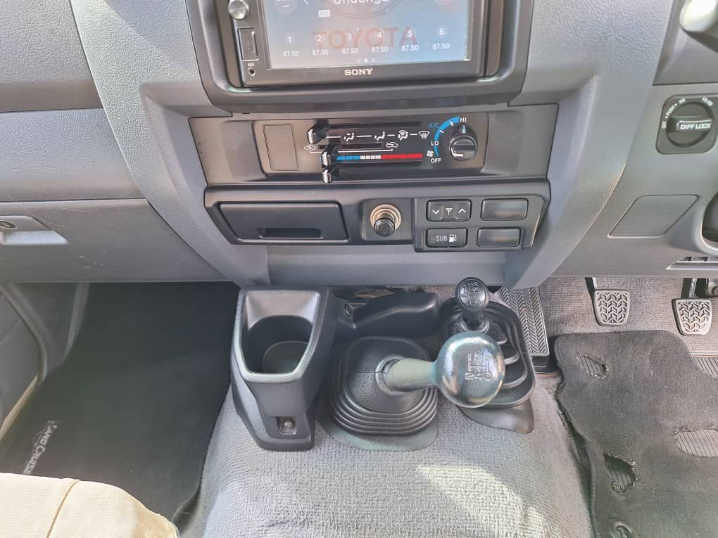 2020 Toyota Land Cruiser photo 15