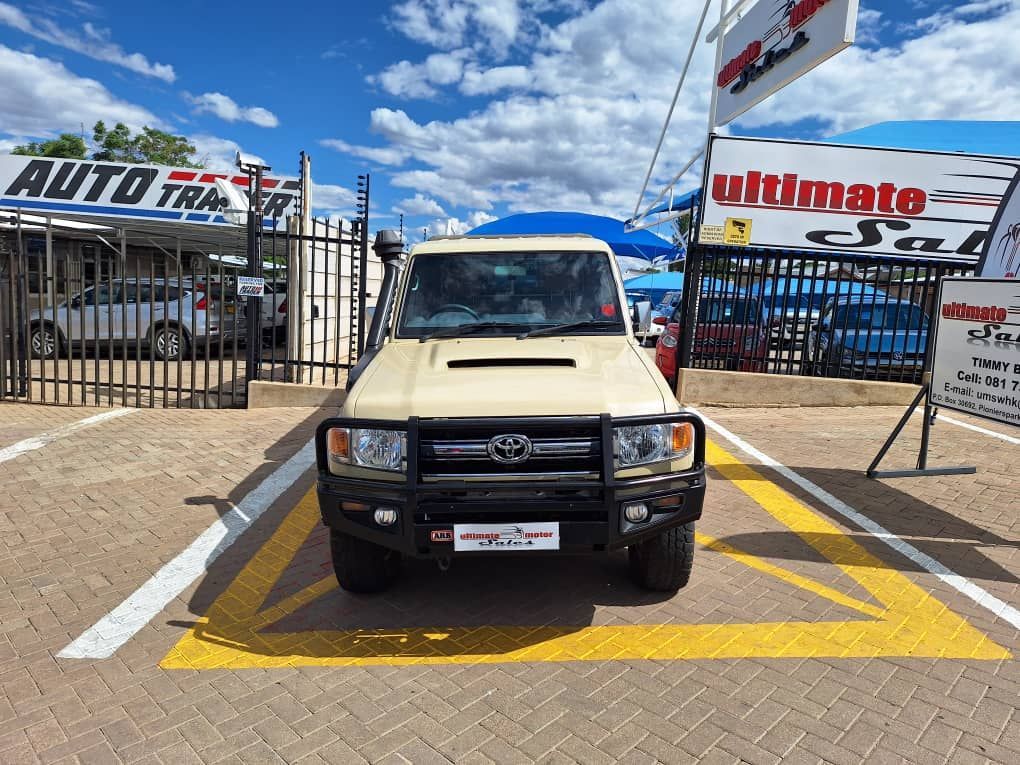 2020 Toyota Land Cruiser photo 2