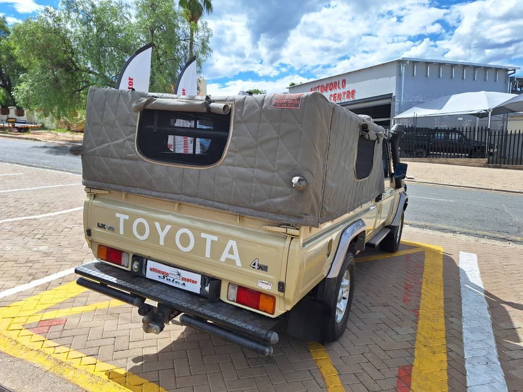 2020 Toyota Land Cruiser photo 9