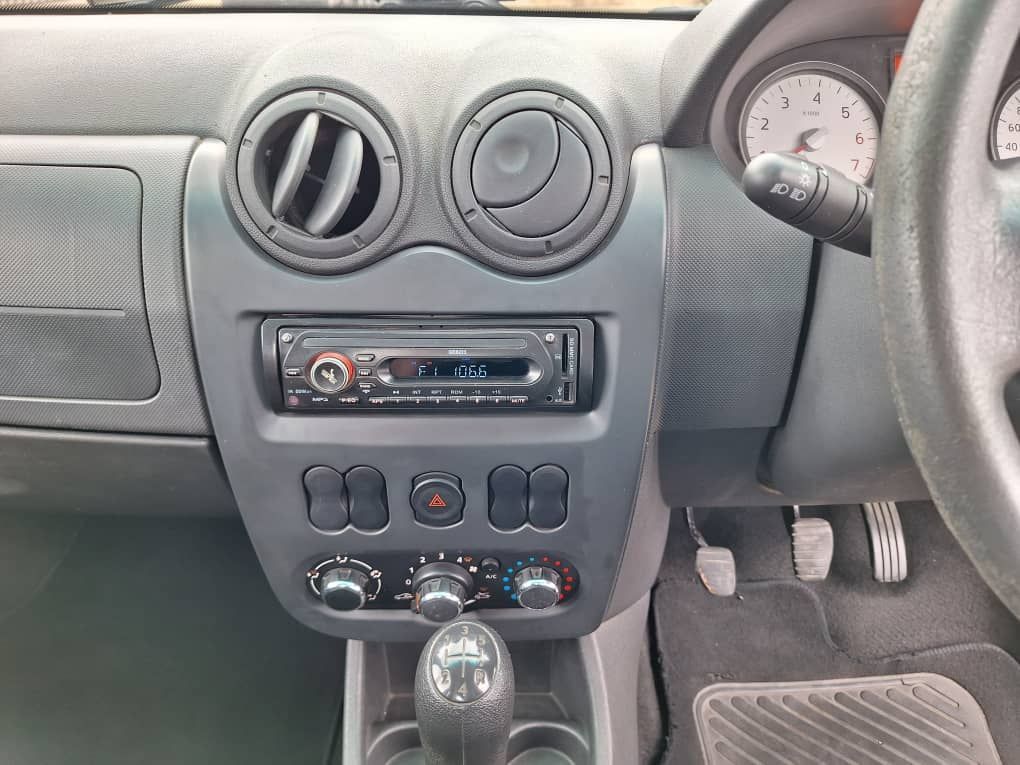 2022 Nissan NP200 photo 14