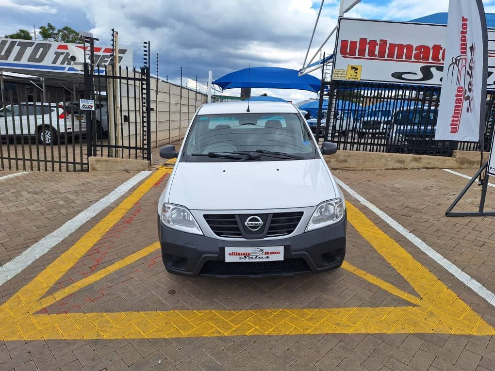 2022 Nissan NP200 photo 2