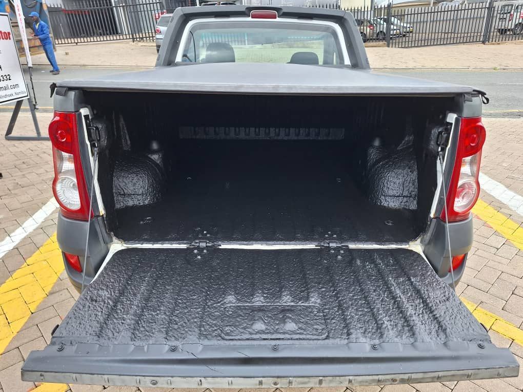 2022 Nissan NP200 photo 8