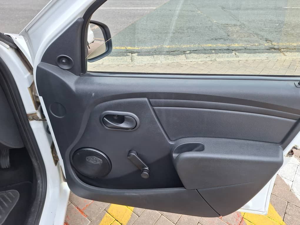2022 Nissan NP200 photo 9