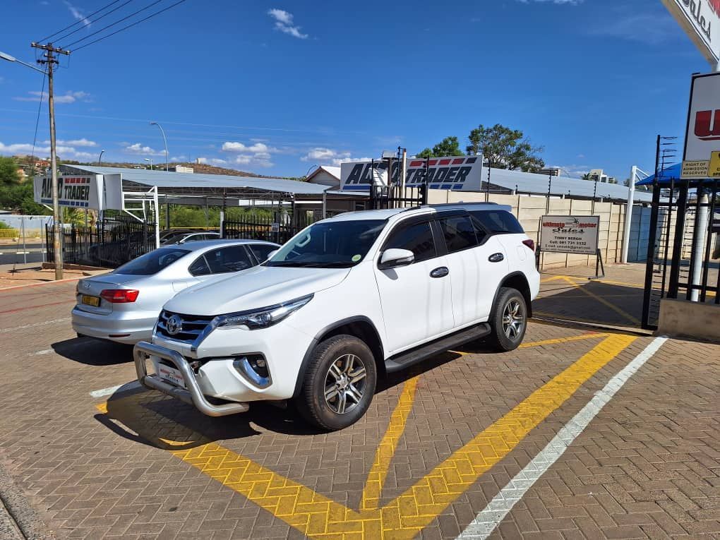 2016 Toyota Fortuner photo 3