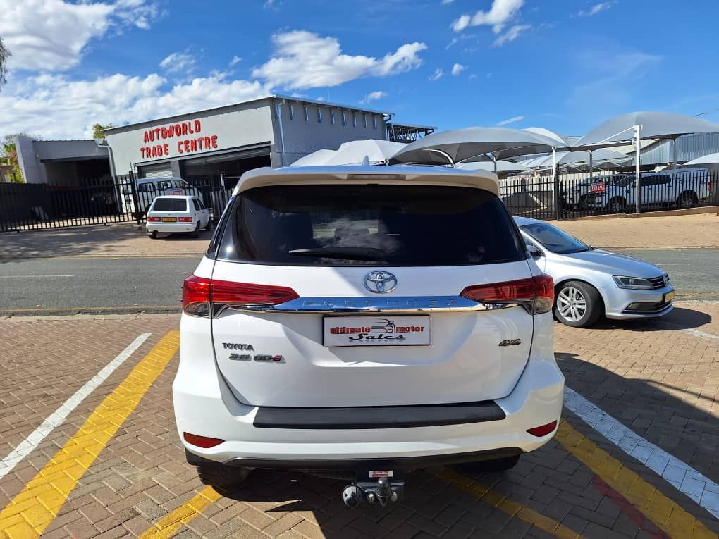 2016 Toyota Fortuner photo 8