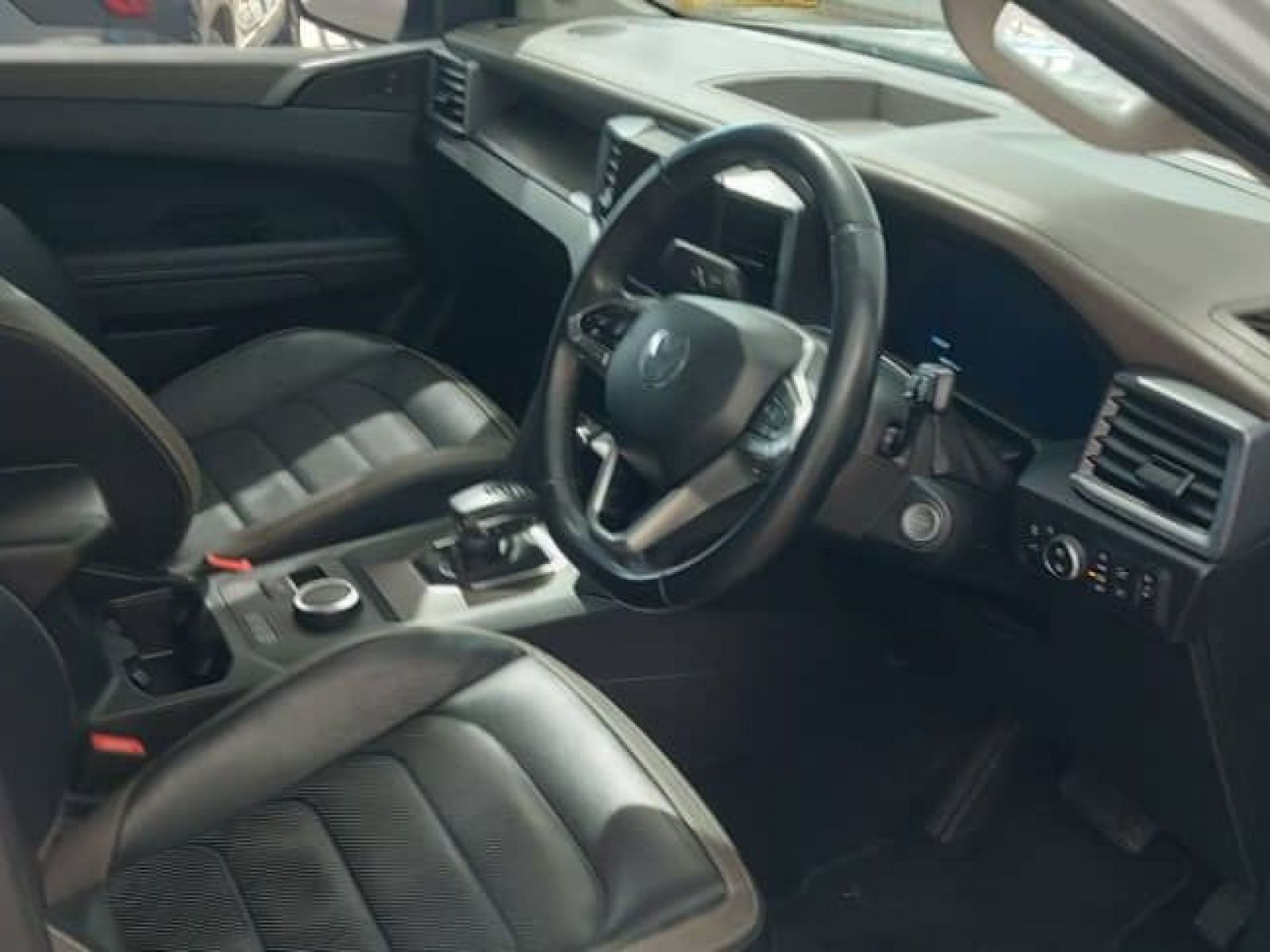 2023 Volkswagen Amarok photo 11