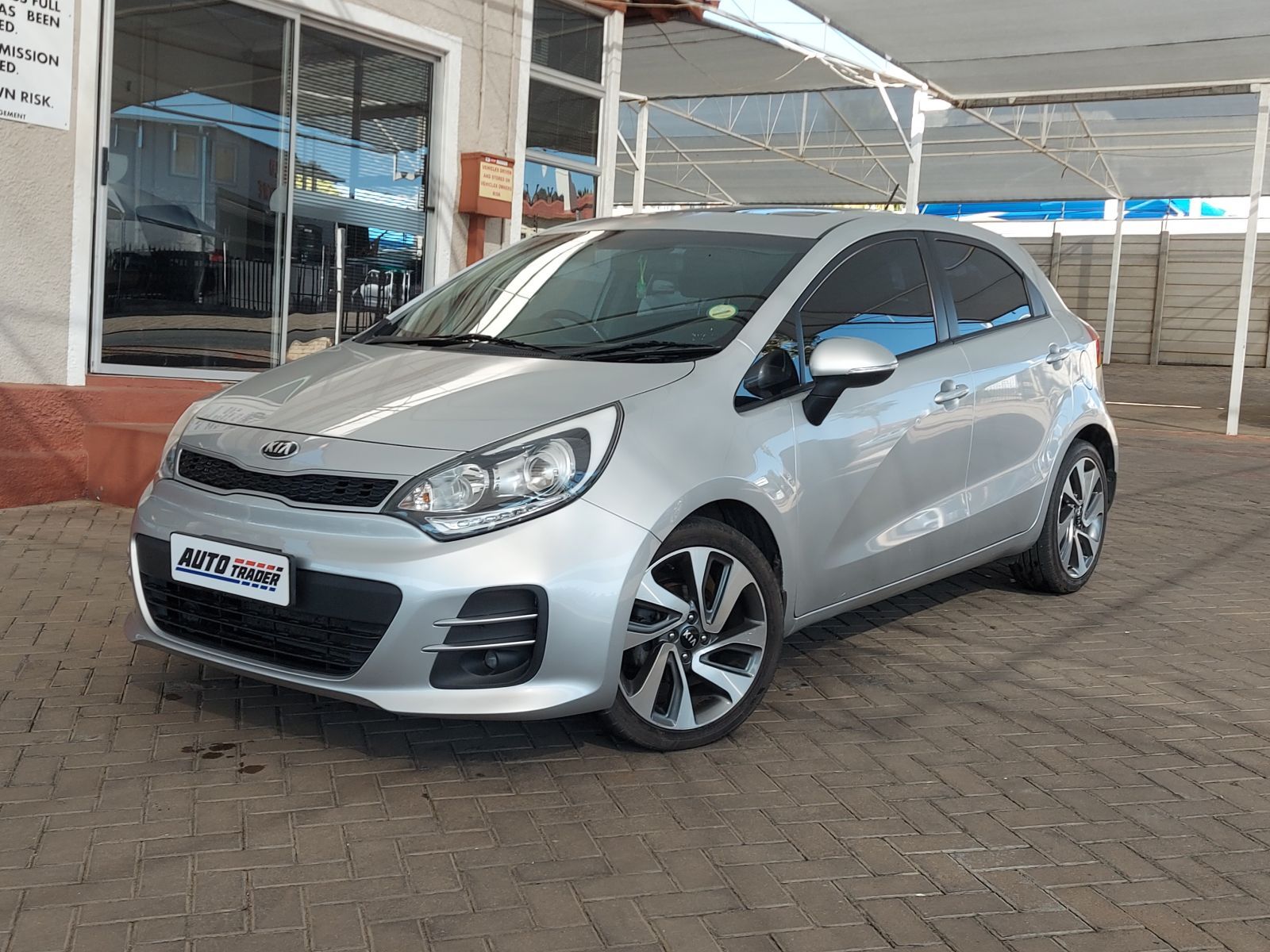 2016 Kia Rio photo 1