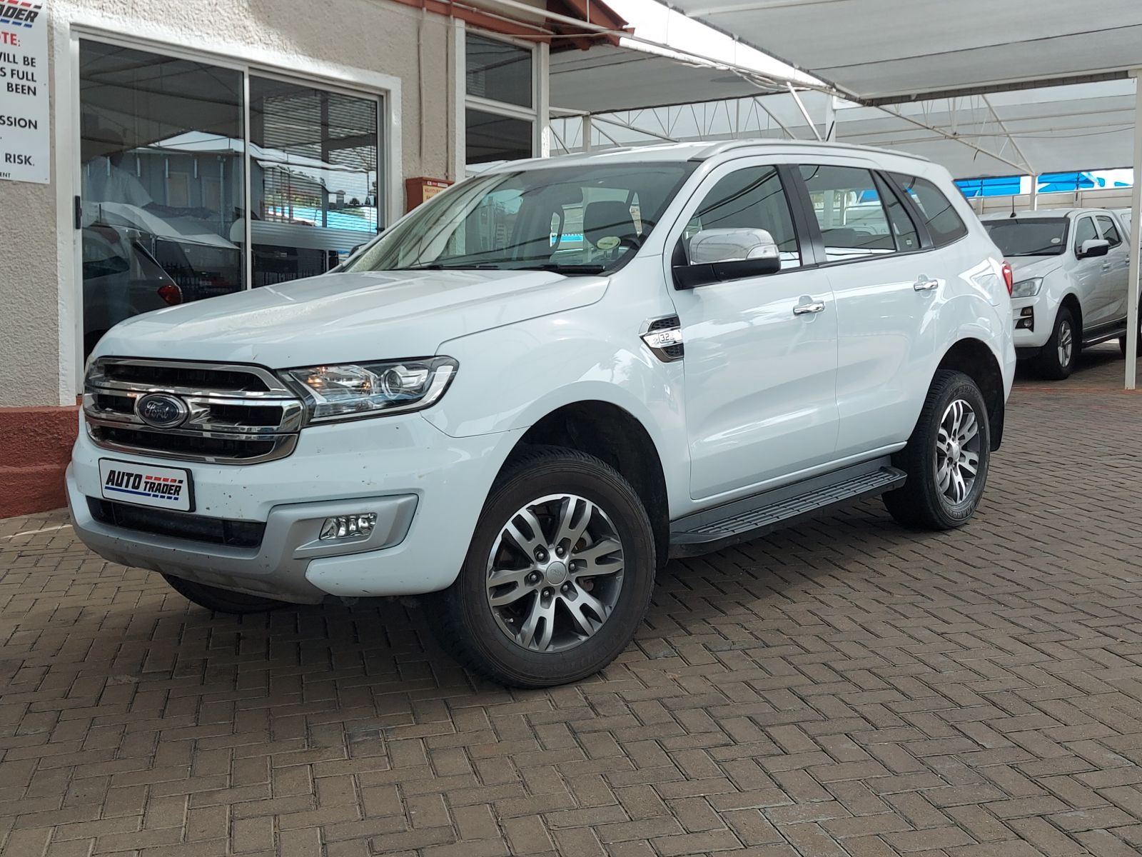 2019 Ford Everest photo 1