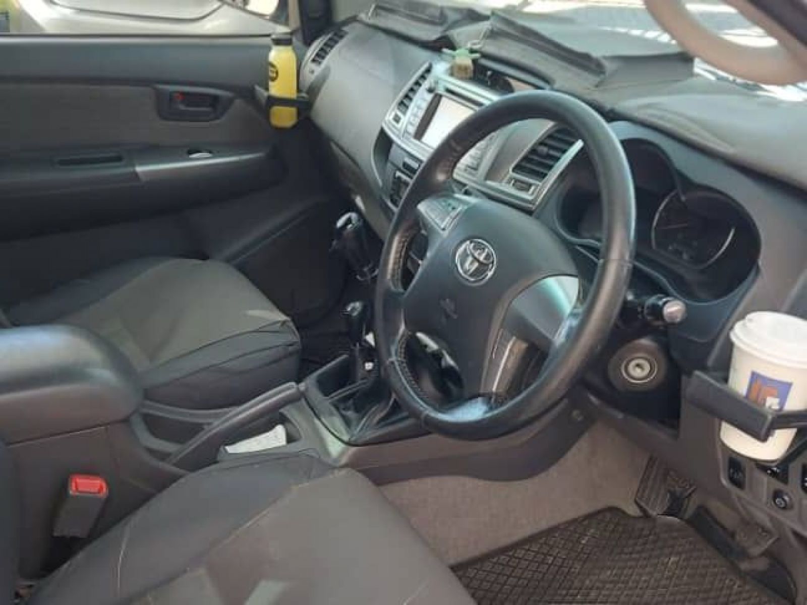 2015 Toyota Hilux photo 11