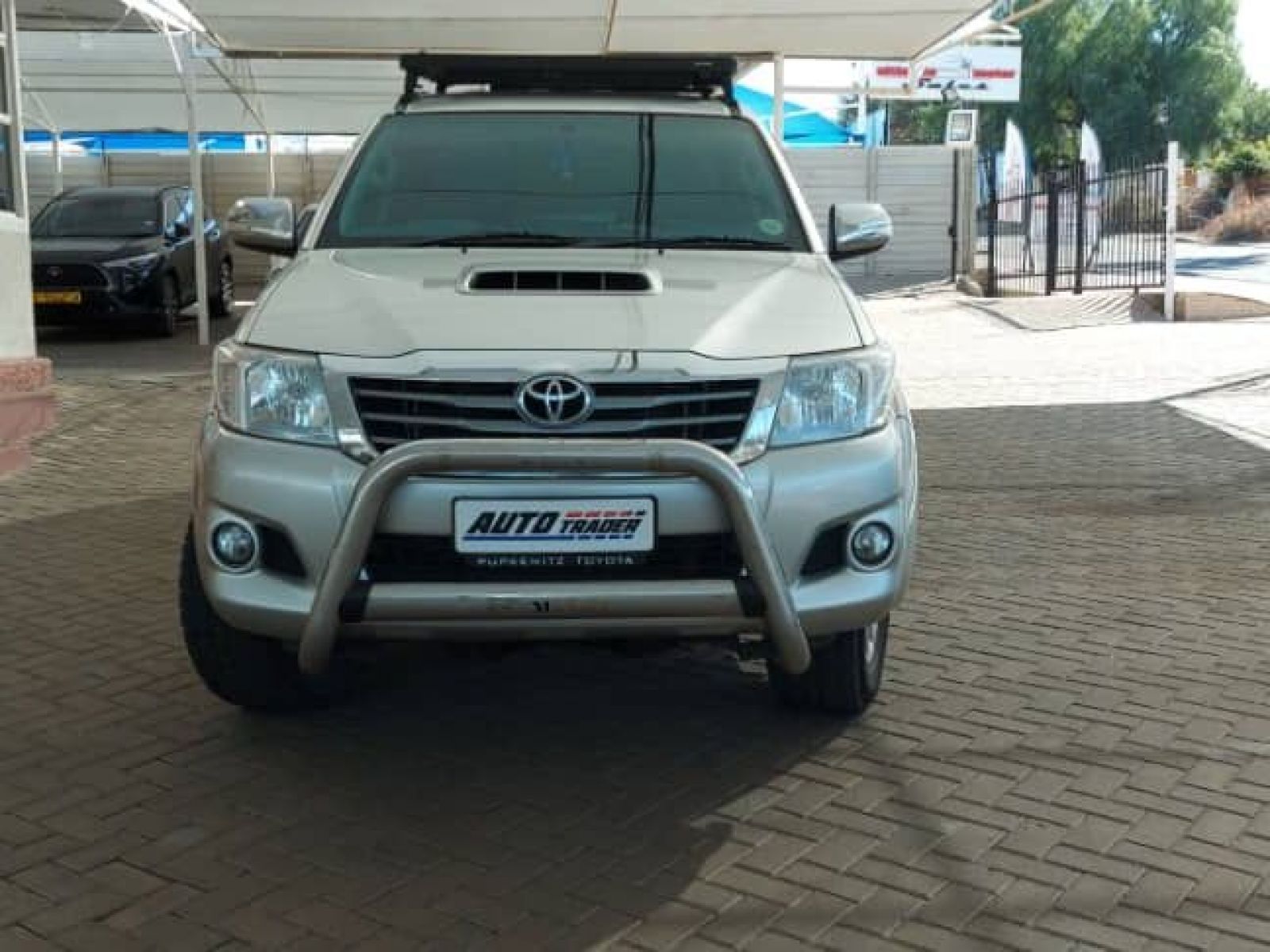 2015 Toyota Hilux photo 2