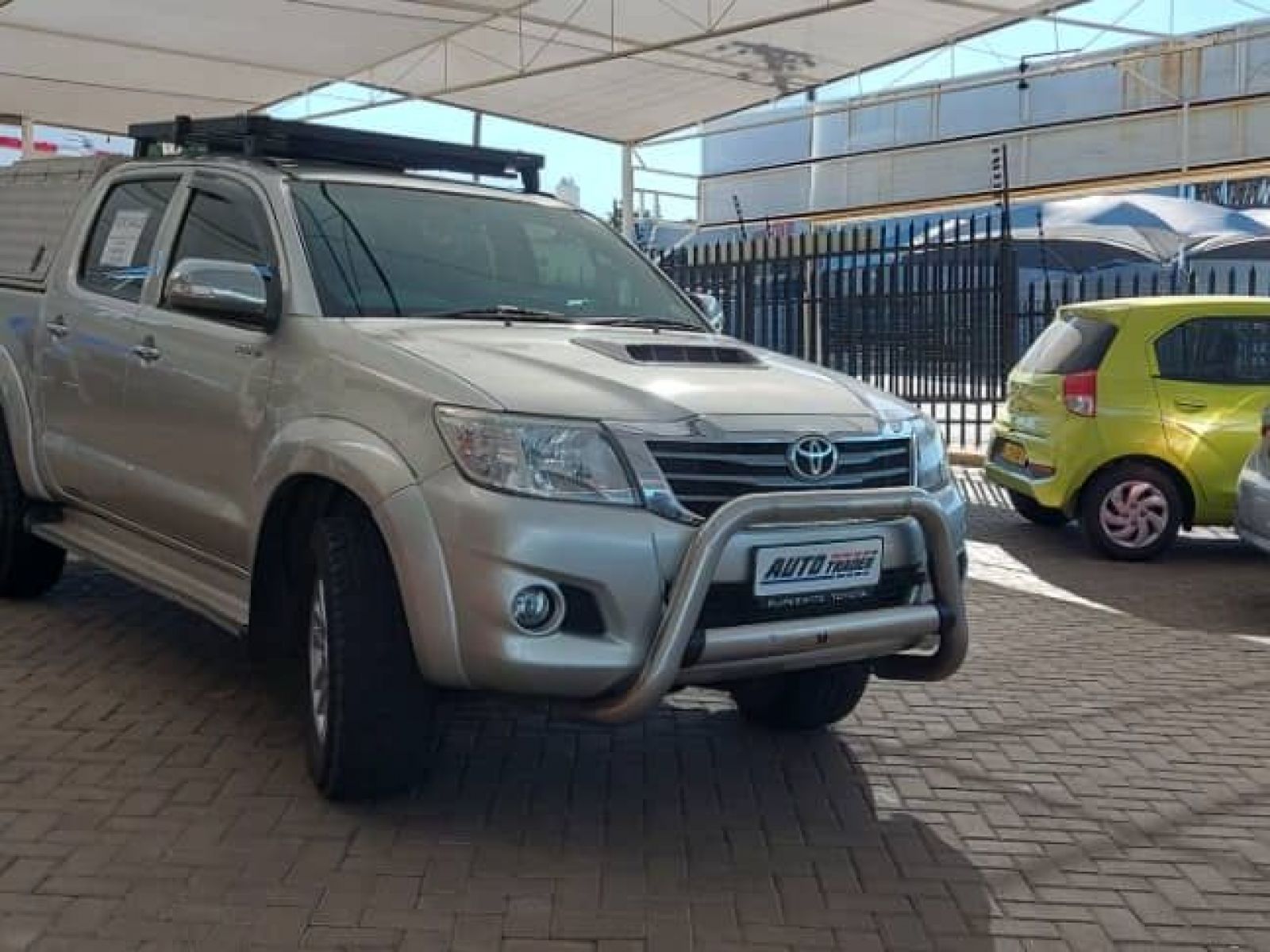 2015 Toyota Hilux photo 3