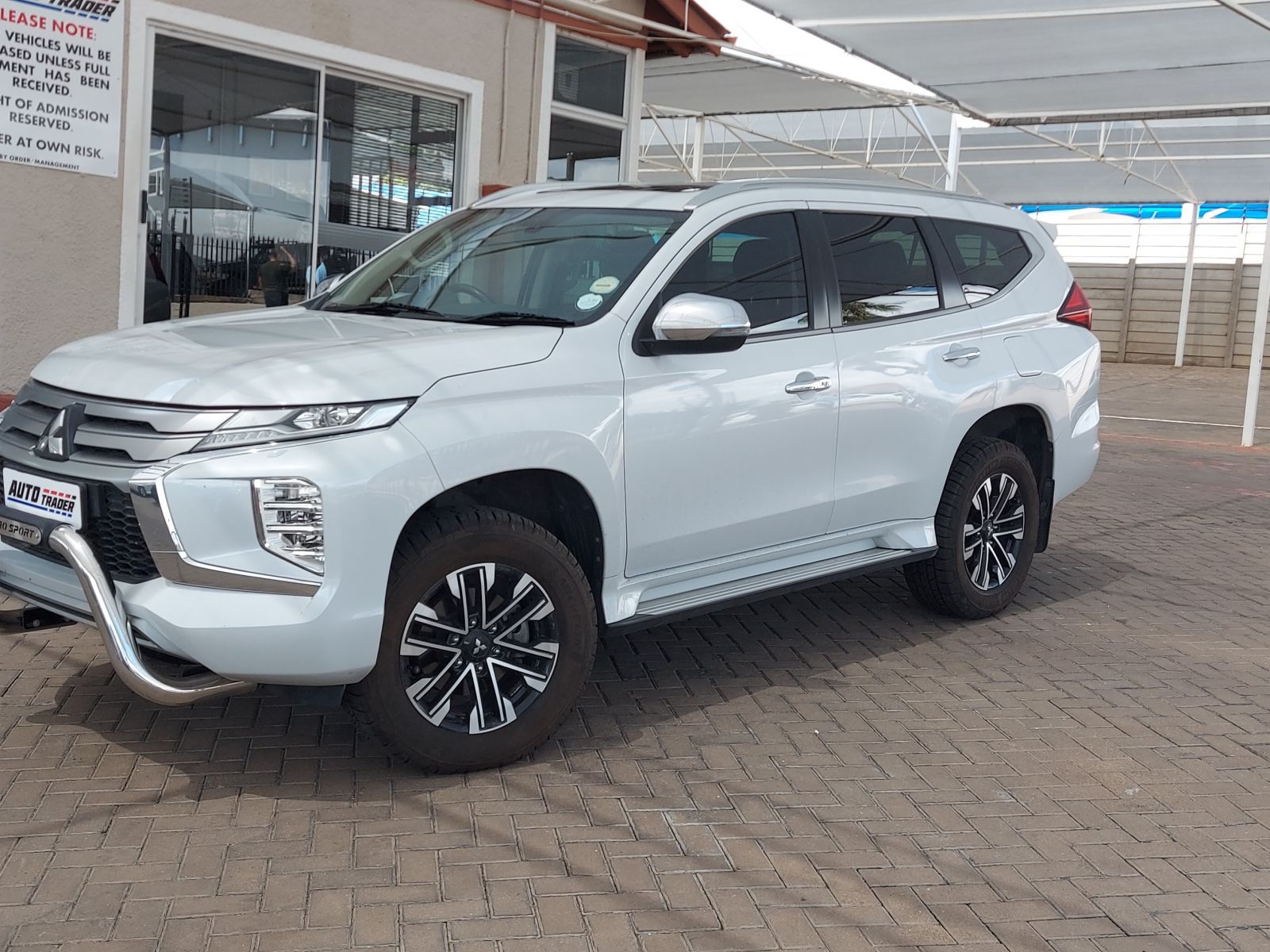 2022 Mitsubishi Pajero photo 1