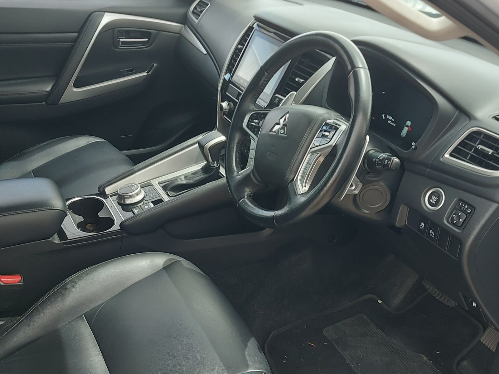 2022 Mitsubishi Pajero photo 10