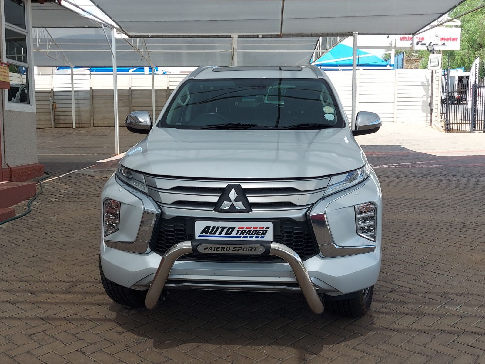 2022 Mitsubishi Pajero photo 2