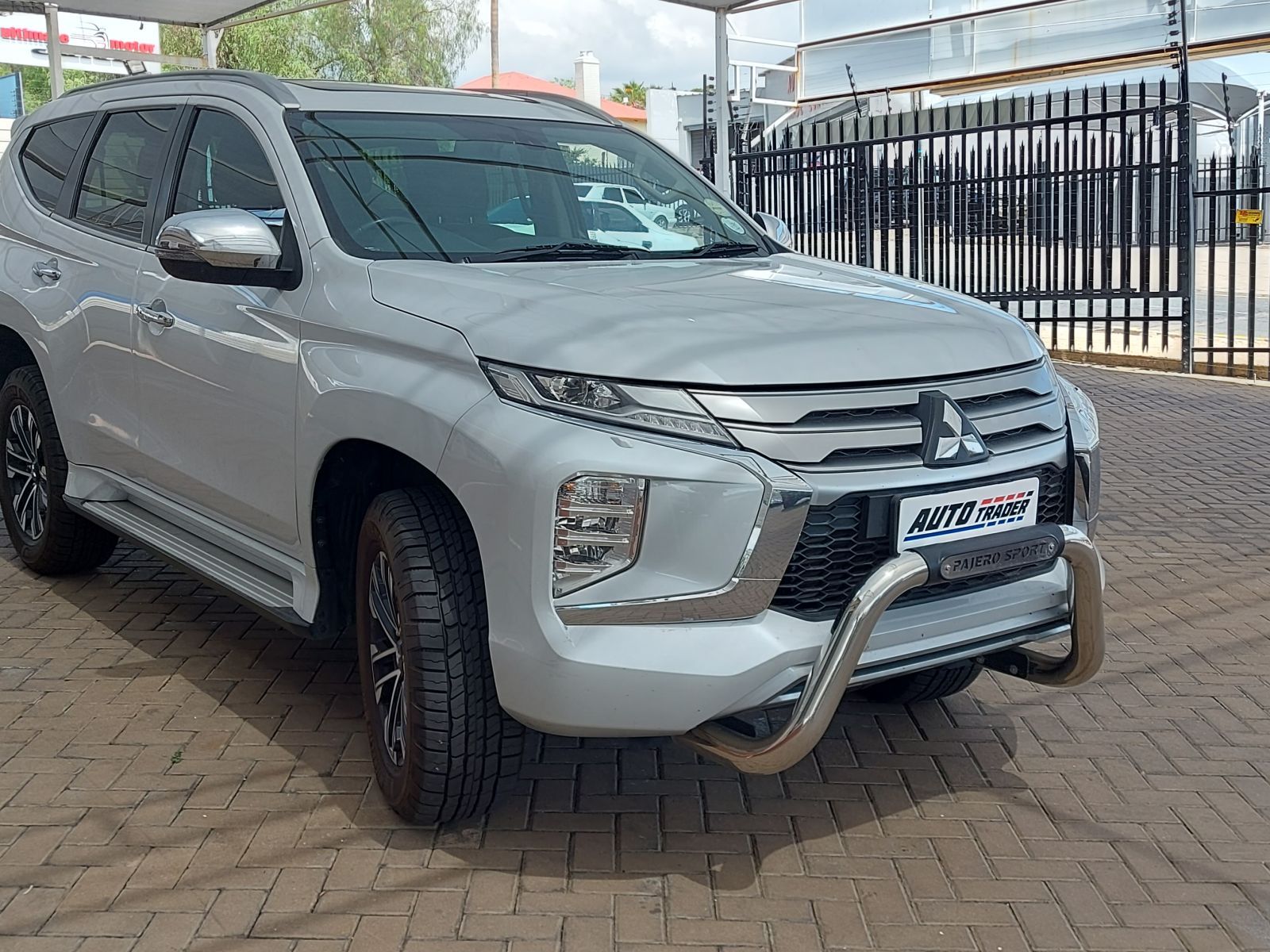2022 Mitsubishi Pajero photo 3