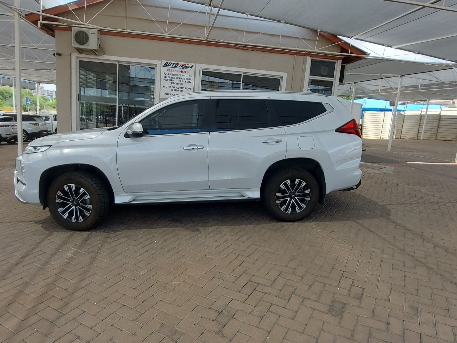 2022 Mitsubishi Pajero photo 4