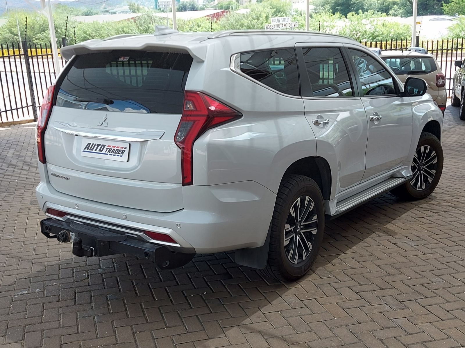 2022 Mitsubishi Pajero photo 7