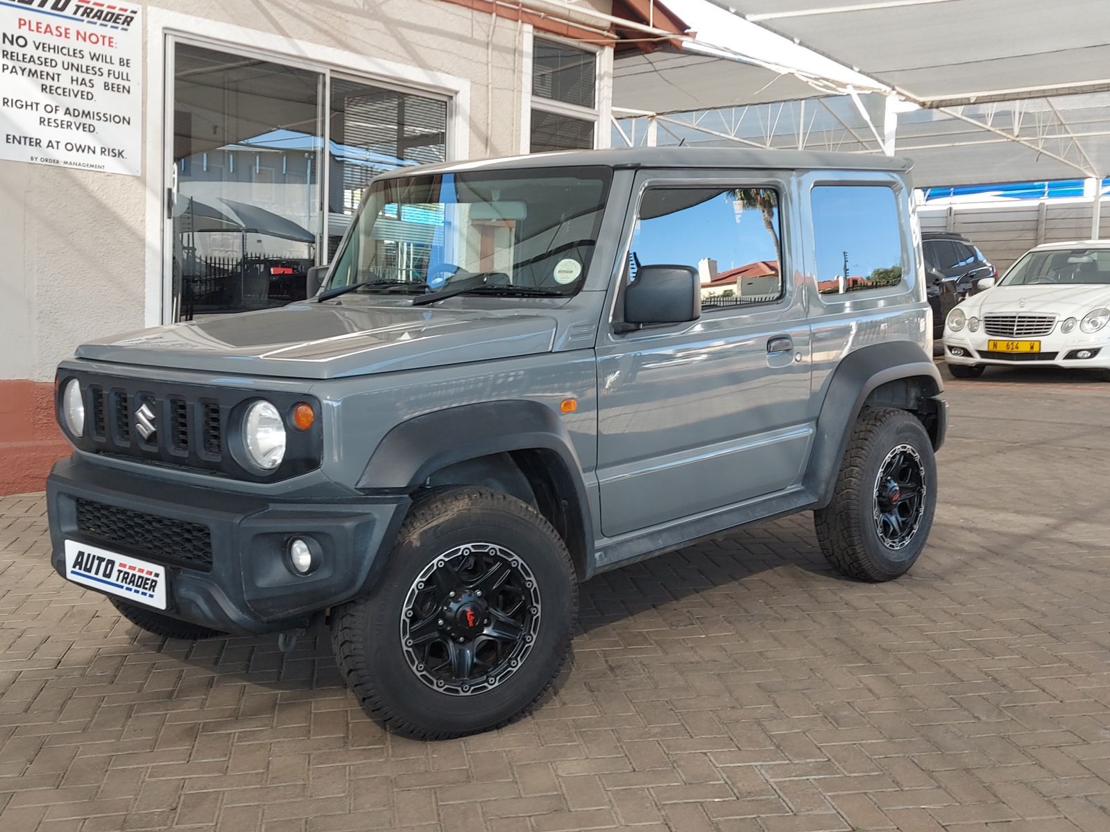 2022 Suzuki Jimny photo 1