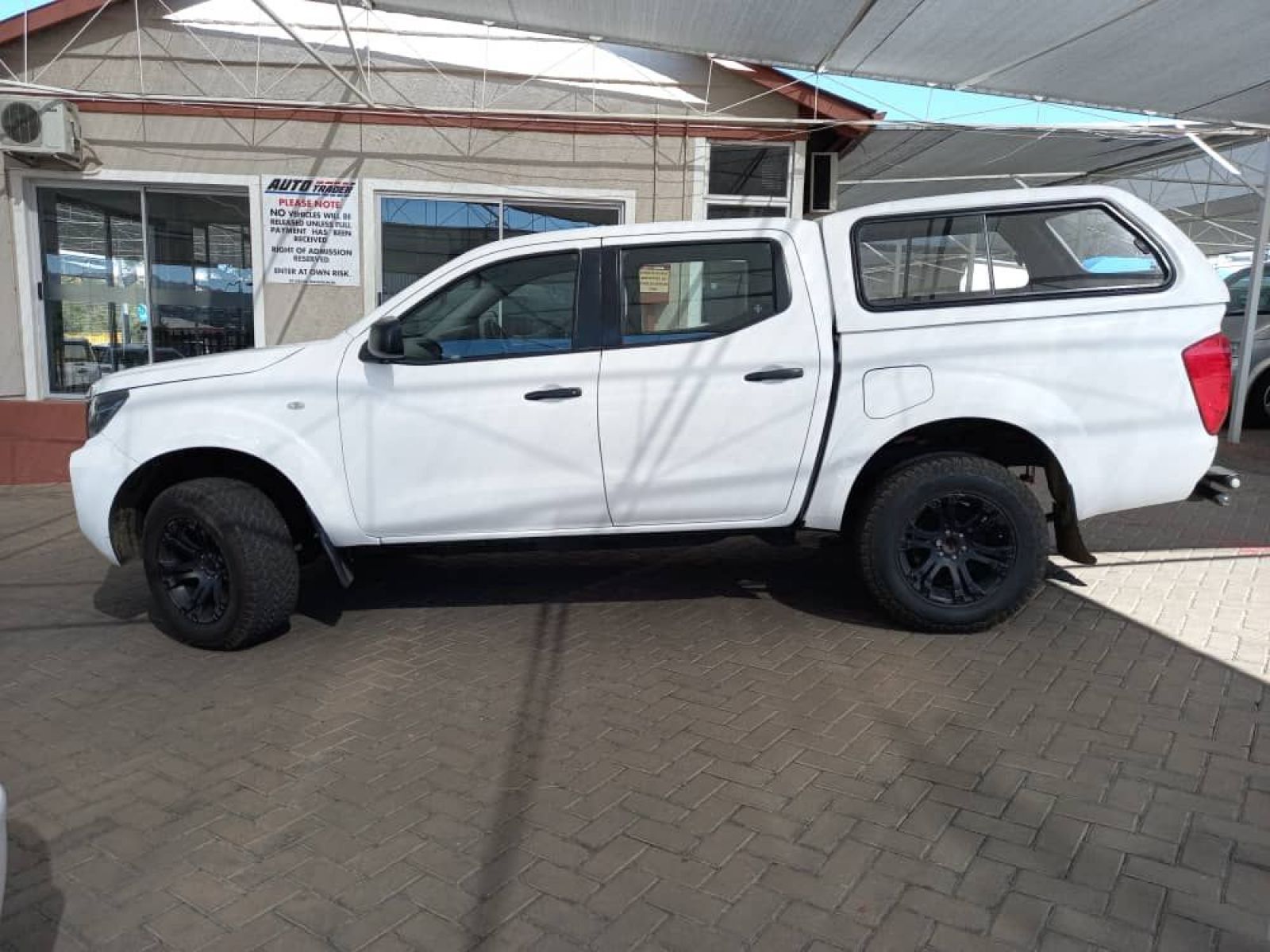 2022 Nissan Navara photo 4