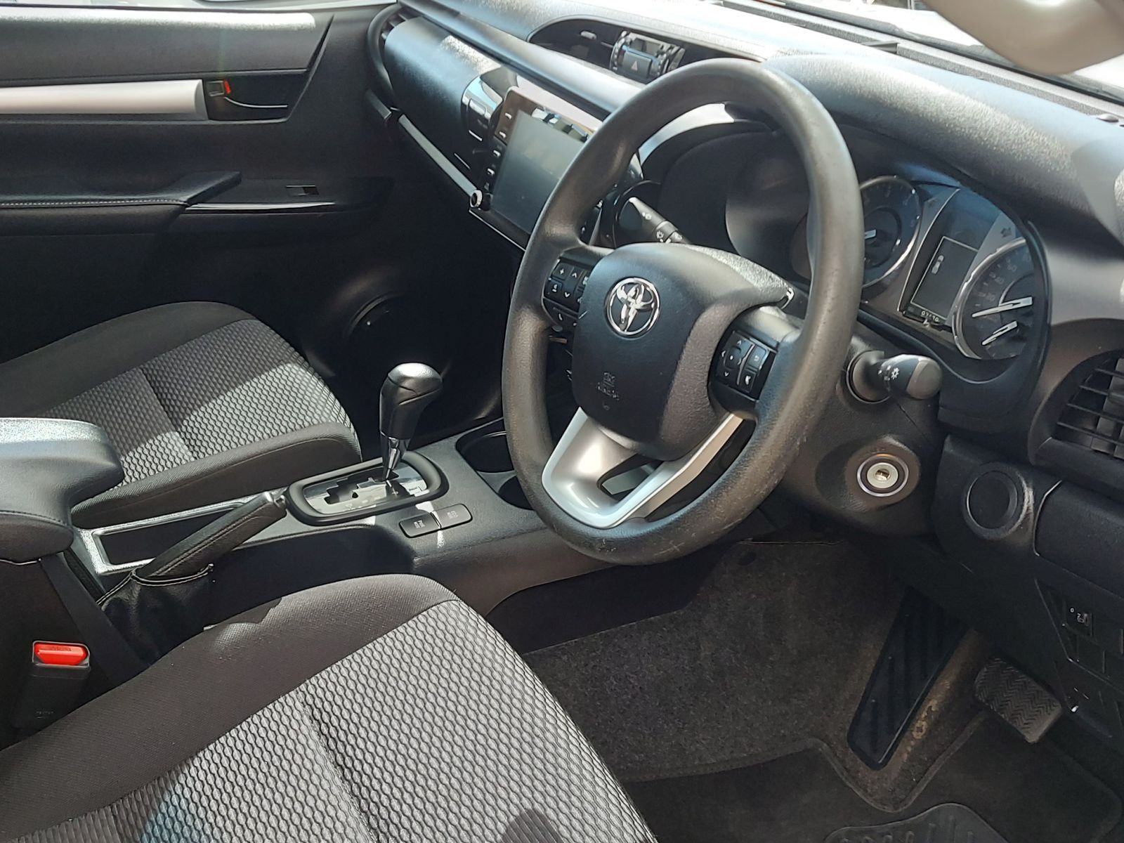 2021 Toyota Hilux photo 11
