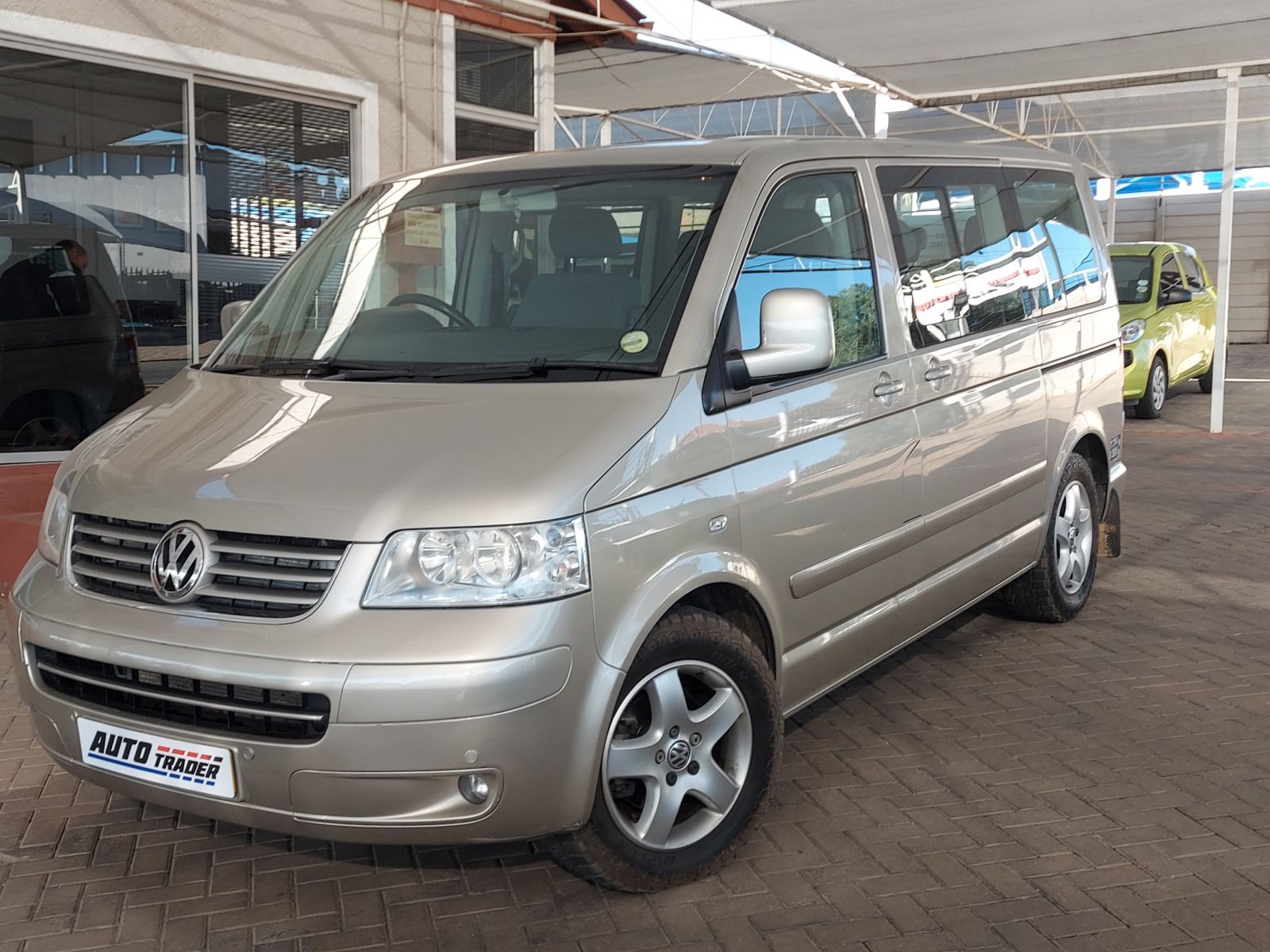 2004 Volkswagen Caravelle photo 1