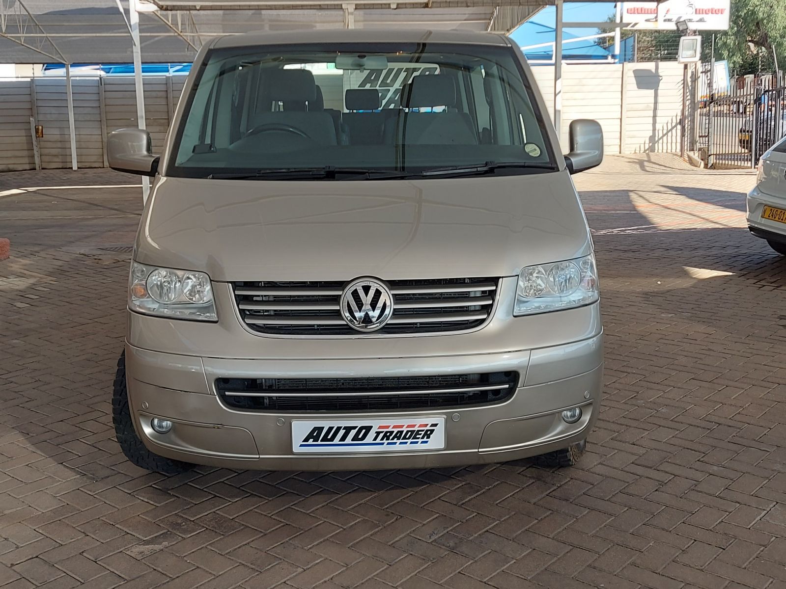 2004 Volkswagen Caravelle photo 2