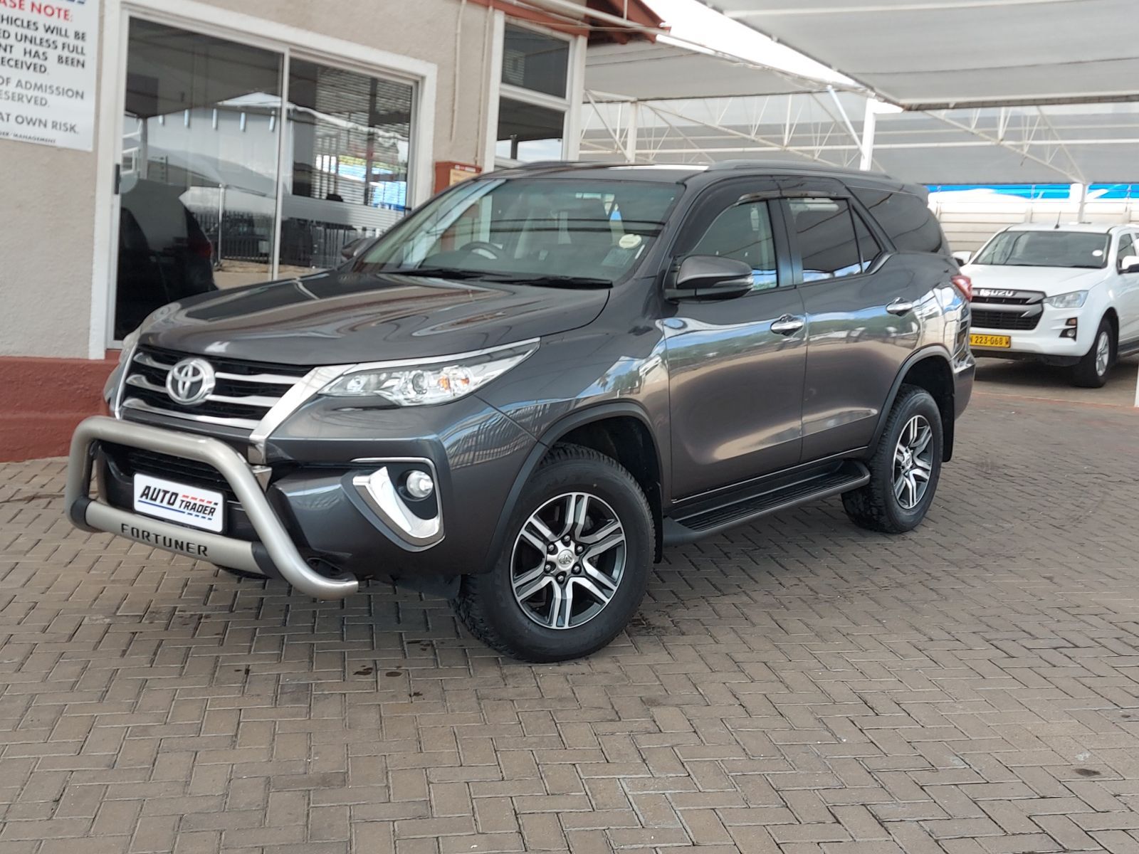 2019 Toyota Fortuner photo 1