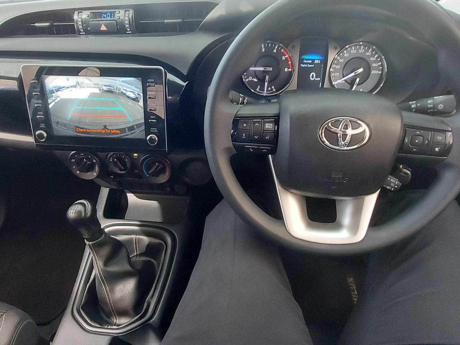 2024 Toyota Hilux photo 10