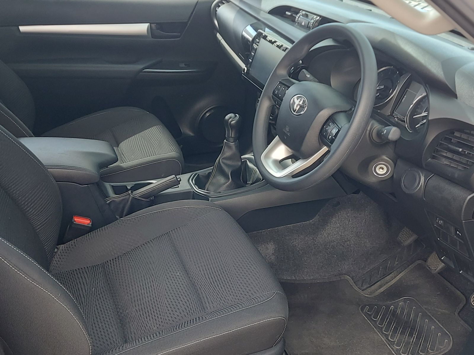 2024 Toyota Hilux photo 11