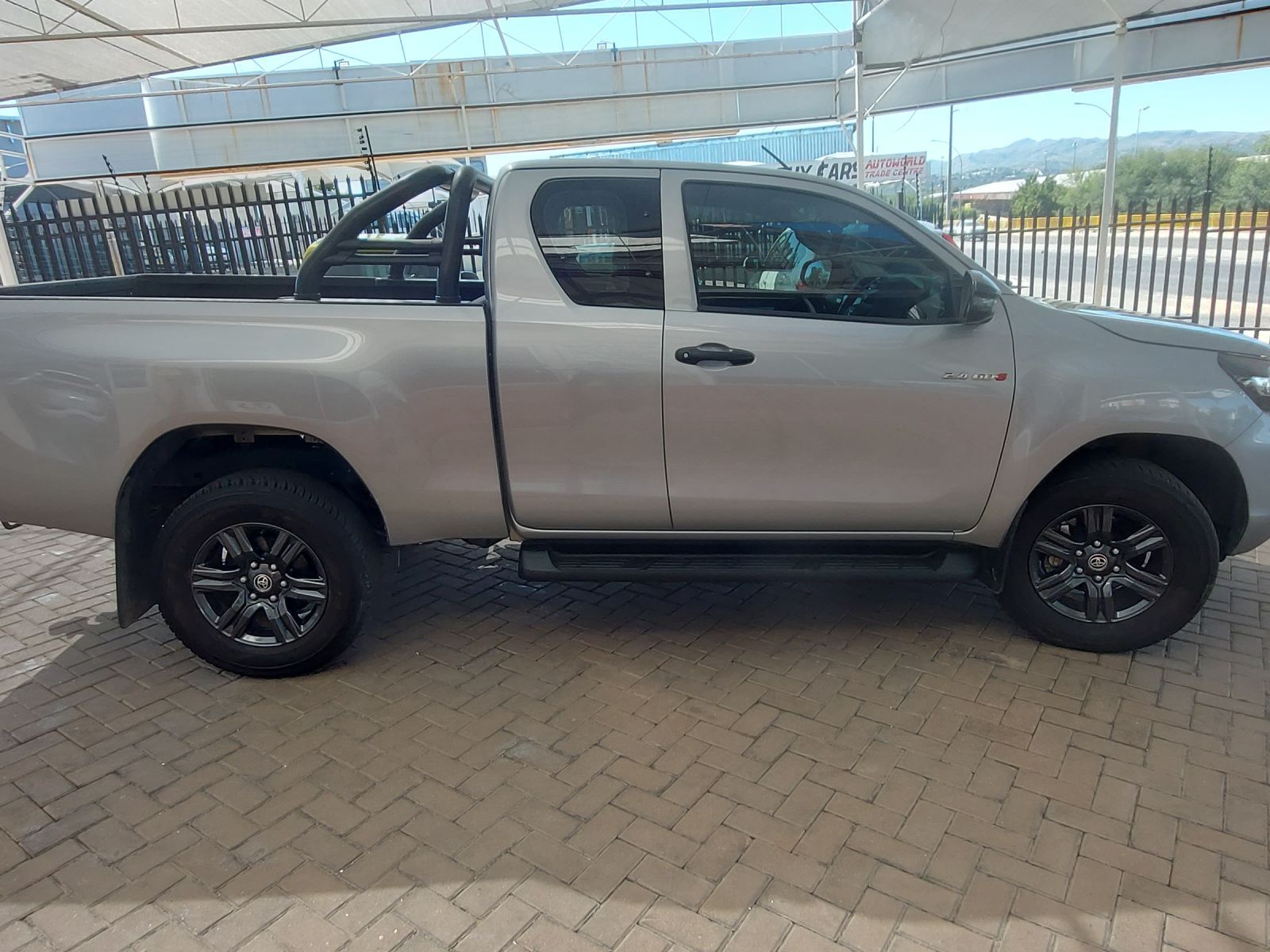 2024 Toyota Hilux photo 8