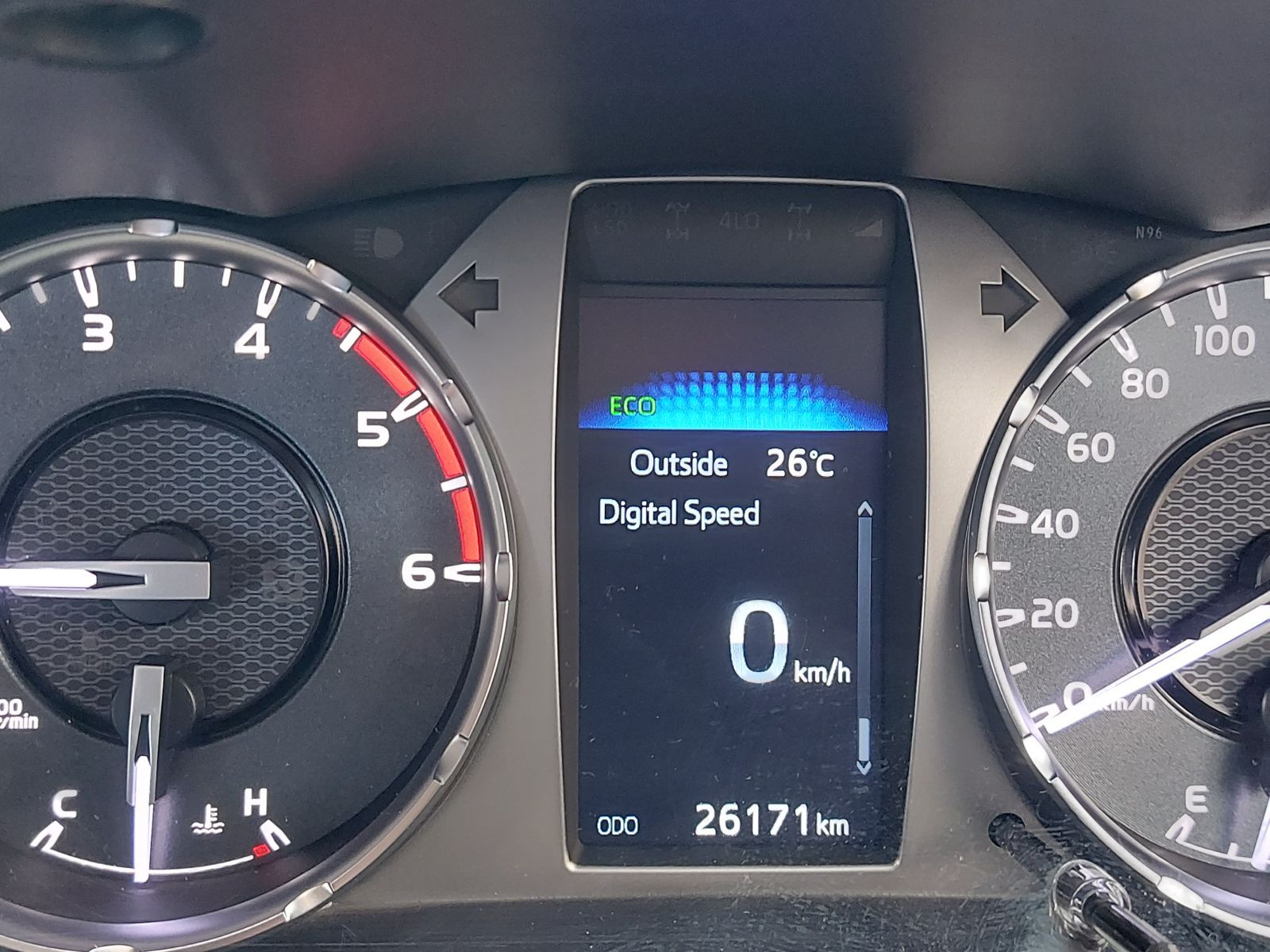 2024 Toyota Hilux photo 9