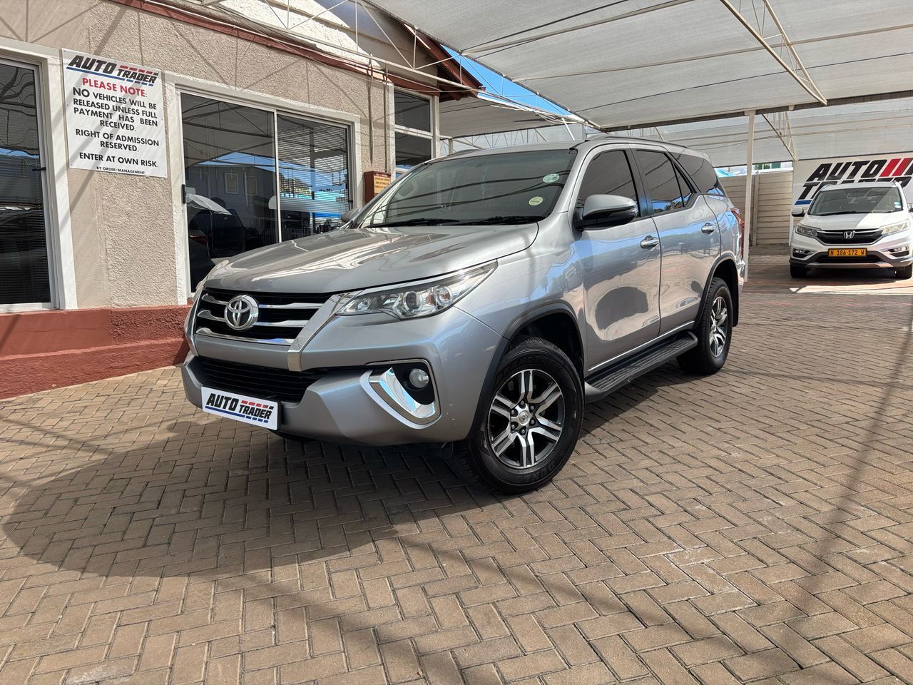 2019 Toyota Fortuner photo 1