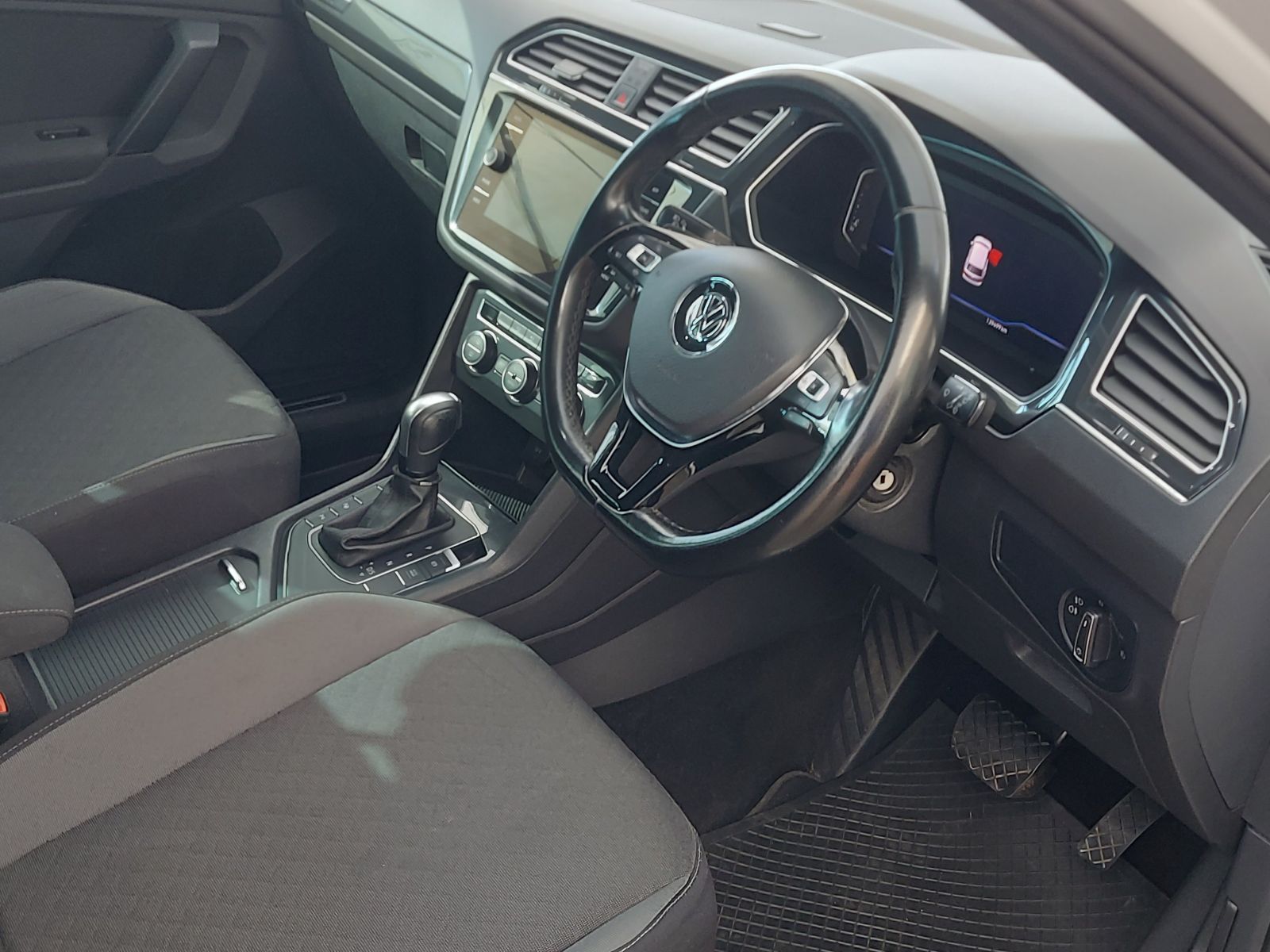 2021 Volkswagen Tiguan photo 11