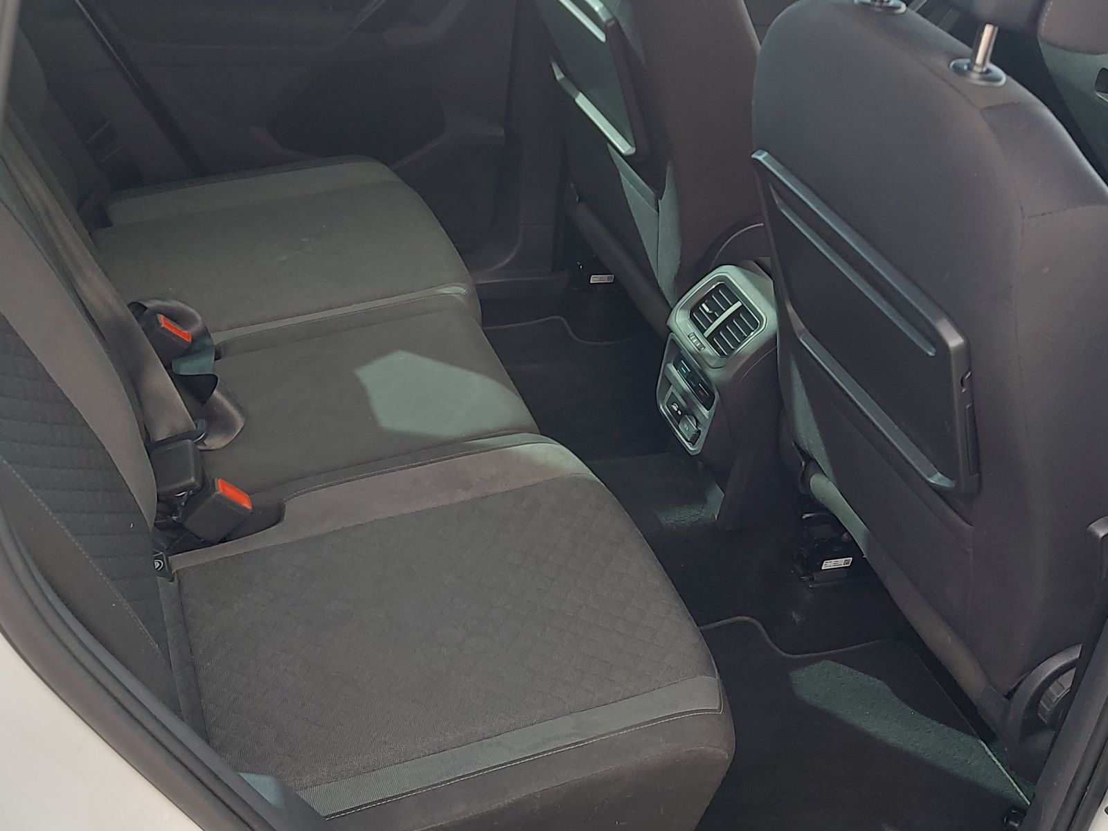 2021 Volkswagen Tiguan photo 12