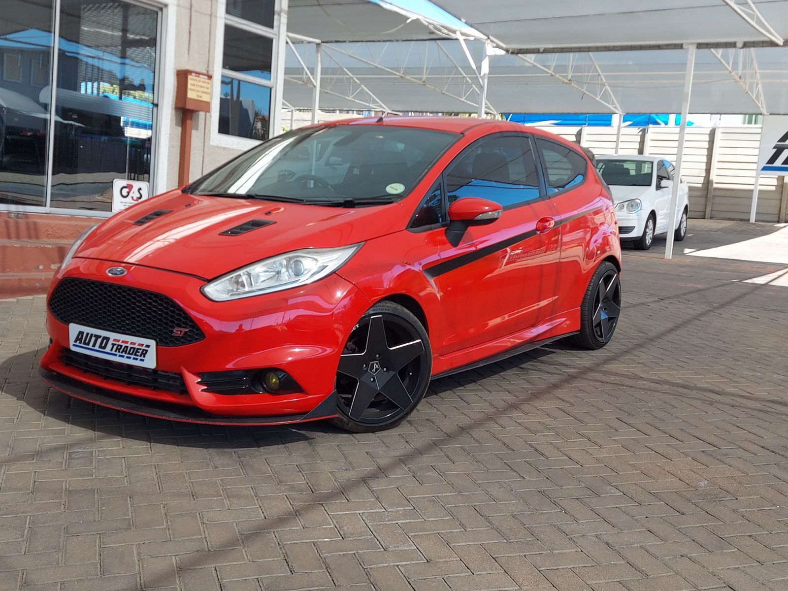 2014 Ford Fiesta photo 1