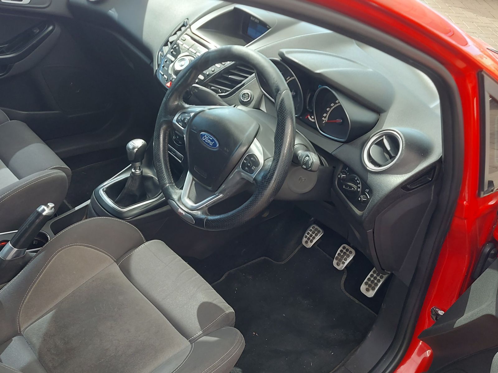 2014 Ford Fiesta photo 11